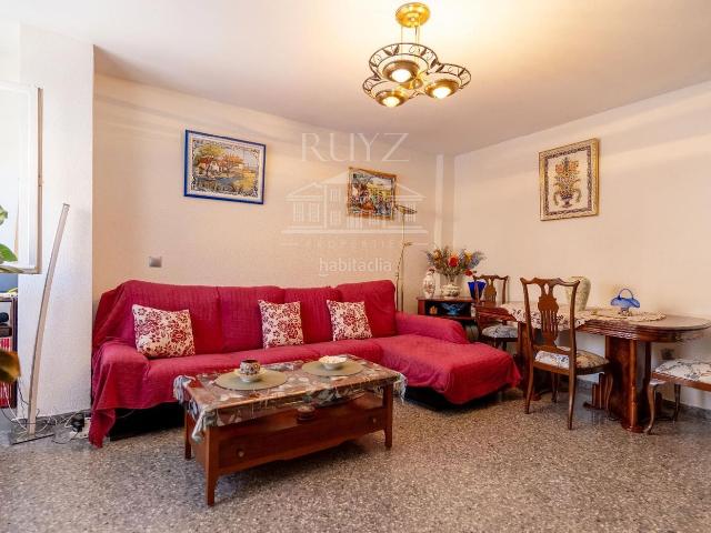 Piso en venta en Motril, Motril ciudad. Amplio piso con garaje y trastero junto al IES Martín Recuerda Motril. Pisos.