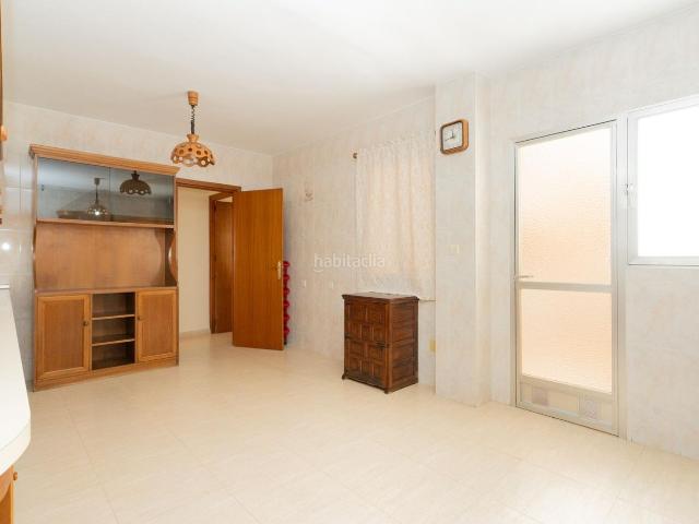 Piso en venta en Motril, Motril ciudad. La amplitud que buscabas en una ubicación inmejorable de Motril!. Pisos.