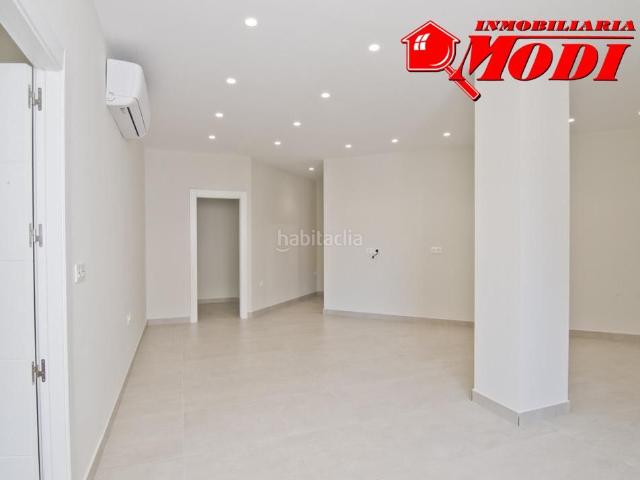 Piso en venta en Motril, Playa de Granada. Descubre tu nuevo hogar en Motril, a pocos pasos de la idílica Playa de Poniente. Este magnífico piso bajo cuenta con una superfic. Pisos.