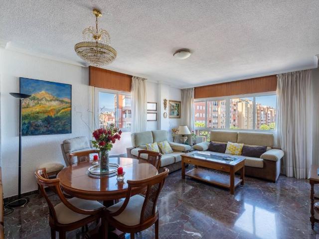 Piso en Venta en Nueva Andalucía