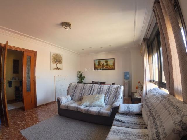Piso en venta en Nules. Luminoso piso de 3 dormitorios con baño en suite, junto a colegios y a 7 min de la estación. Pisos.