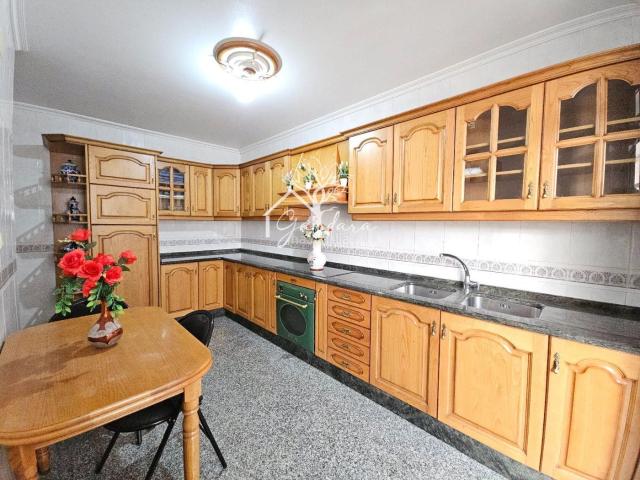 Piso en venta en Narón, Alto del Castaño. CONJUNTO COMPLETO VIVIENDA BAJO DE 164 M EN EL ALTO TOTAL 190.000. Pisos.