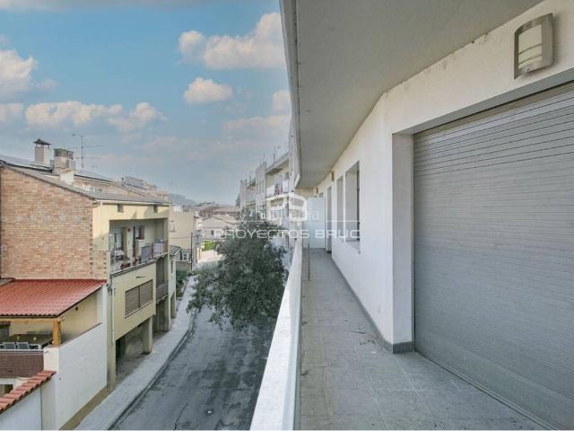 Piso en venta en Navàs. Navás Piso con parking y trastero en Pº Circunvalación. Pisos.