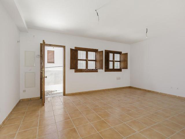 Piso en venta en Nevada. VIVIENDA VPO EN LAROLES FUNCIONALIDAD Y CONFORT EN PLENA ALPUJARRA. Pisos.