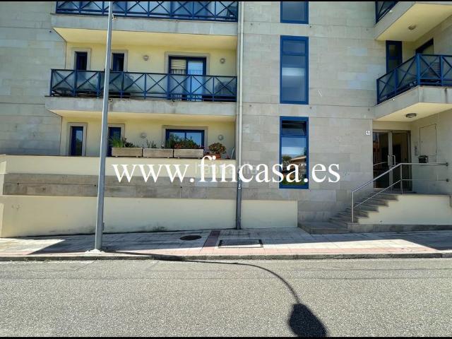 Piso en venta en Nigrán, San Pedro da Ramallosa. PISO CON TERRAZA, GARAJE, BODEGA Y ESPACIO APARTAMENTO INDEPENDIENTE, CAMINANDO TODOS SERVICIOS Y PLAYA. Pisos.