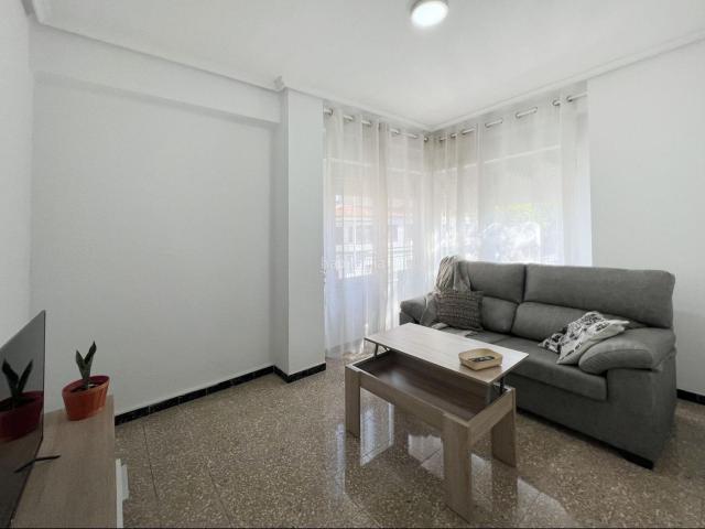 Piso en venta en Novelda. PRIMERO EN ESQUINA CON ASCENSOR, PATIO. CERO ESCALONES. Pisos.