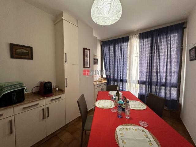 Piso en venta en Ourense, Centro. Amplio piso exterior de 3 dormitorios con trastero y opción de garaje en Rúa Doutor Fleming, Ourense. Pisos.