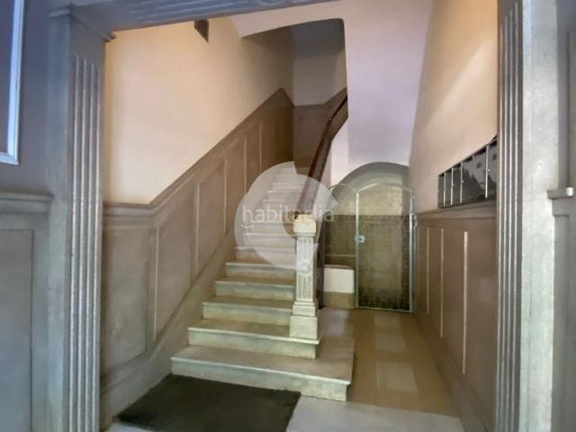 Piso en venta en Ourense, Centro. Espectacular vivienda en planta en el Parque San Lázaro. 220m con techos altos, molduras, preciosas vistas al parque ademas de exc. Pisos.