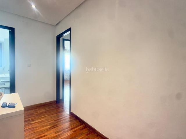 Piso en venta en Ourense, Centro. Piso en Venta en el centro de Orense con 3 habitaciones, 2 baños, ascensor y garaje. Pisos.