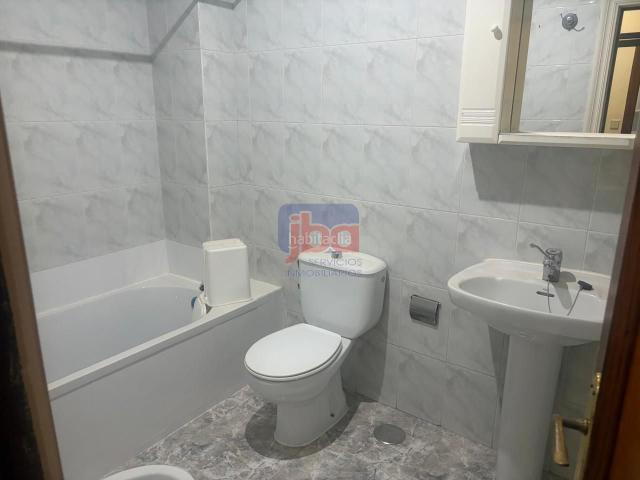 Piso en venta en Ourense, Centro. Pisos.