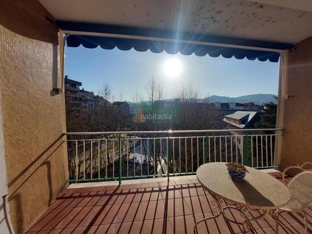 Piso en venta en Ourense, Centro. Pisos.