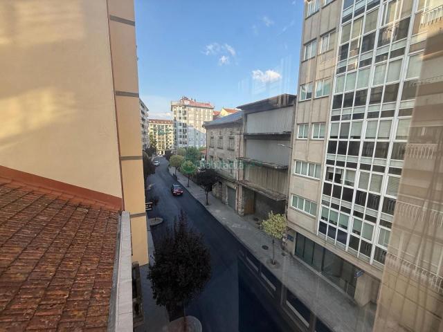 Piso en venta en Ourense, Centro. Pisos.