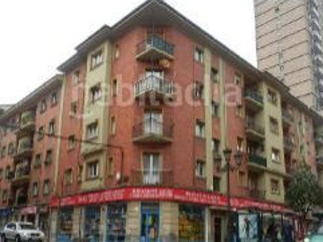 Piso en venta en Oviedo, Teatinos Los Prados. INMUEBLE DE BANCO. Pisos.