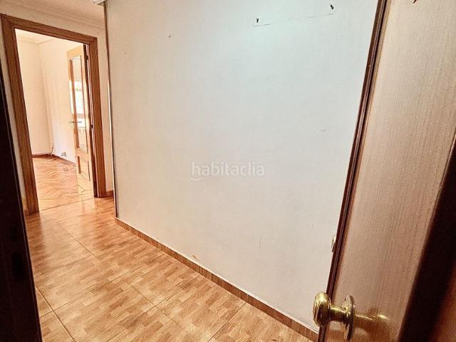 Piso en venta en Oviedo, Argañosa. Piso de tres habitaciones con balcón en la zona de la Eria Ubicación estratégica e ideal para vivir o invertir. Pisos.