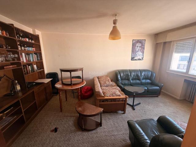 Piso en venta en Oviedo, Buenavista. Vivienda amplia ideal para familia o como inversión. Pisos.