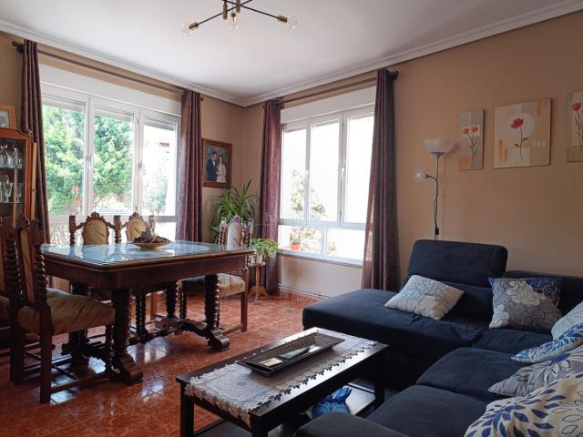 Piso en venta en Oviedo, Ciudad Naranco Prados de La Fuente. AMPLITUD, LUZ Y UBICACIÓN EN EL CENTRO DE OVIEDO Hay viviendas grandes y hay viviendas que de verdad resuelven el problema del esp. Pisos.
