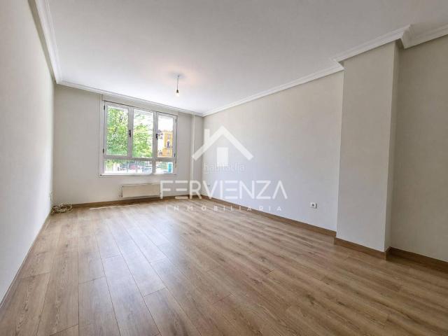 Piso en venta en Oviedo, El Postigo. Pisos.