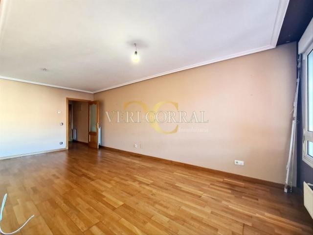 Piso en venta en Oviedo, Huca La Cadellada. Apartamento para entrar a vivir en Los Prados. Pisos.
