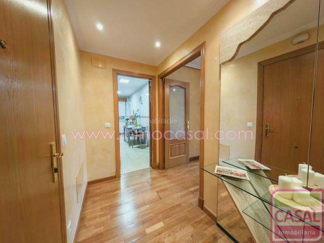 Piso en venta en Oviedo, Huca La Cadellada. LOS PRADOS Preciosa vivienda en edificio del año 2007 Consta de 2 dormitorios, amplio salón, cocina y 2 baños completos. Incluye p. Pisos.