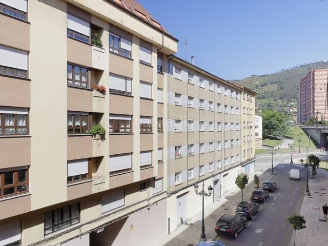Piso en venta en Oviedo, Milán Pumarín. Amplia vivienda, EXTERIOR, con ascensor, luminosa, con una ubicación privilegiada! Iniciamos comercialización de un atractivo piso. Pisos.