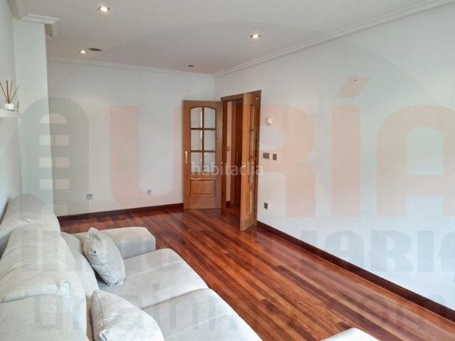 Piso en venta en Oviedo, Milán Pumarín. Piso en venta de 2 habitaciones, garaje y cuarto trastero. Pisos.