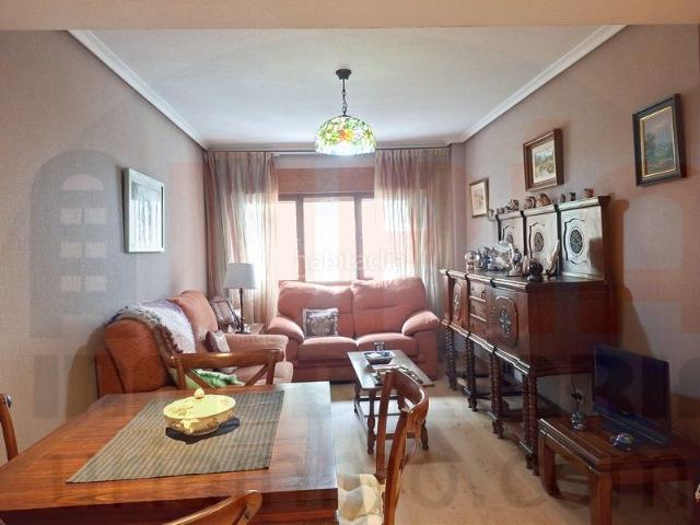 Piso en venta en Oviedo, Milán Pumarín. Tres habitaciones, para entrar. Pisos.