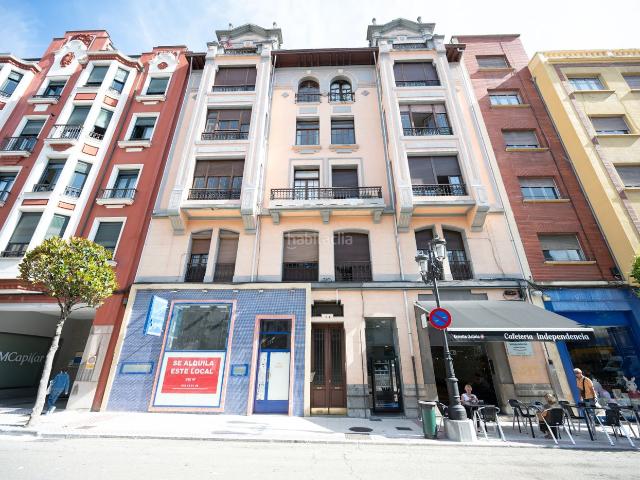 Piso en venta en Oviedo, Parque San Francisco Uría. CENTRO, exclusiva vivienda señorial junto a la calle Uría, EXTERIOR, orientada al mediodía Si busca una vivienda amplia, elegante. Pisos.