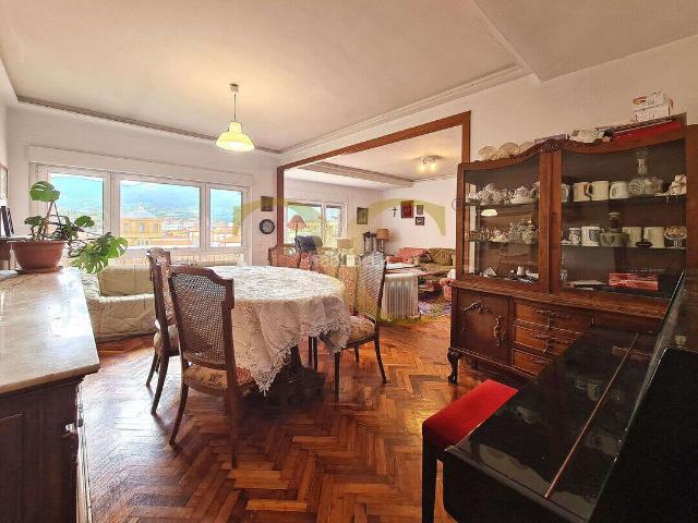 Piso en venta en Oviedo, Parque San Francisco Uría. Elegancia, amplitud y una ubicación privilegiada en el corazón de Oviedo. Pisos.