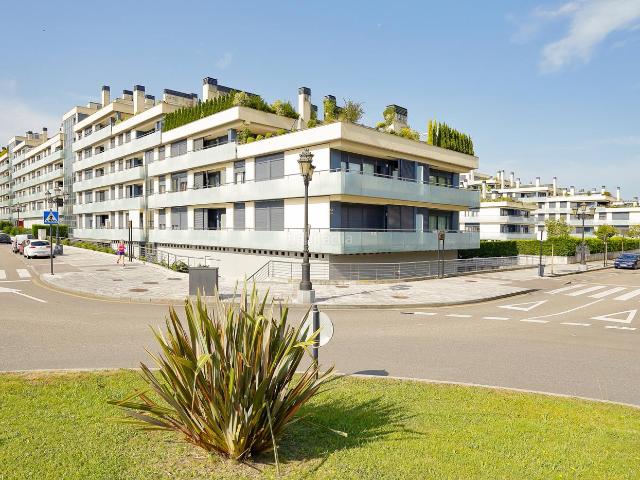 Piso en venta en Oviedo, Parroquias Sur La Manjoya. La Manjoya, la tranquilidad y el lujo de vivir en plena naturaleza, y a la vez, a tan solo 5 minutos del centro de Oviedo. Situada. Pisos.
