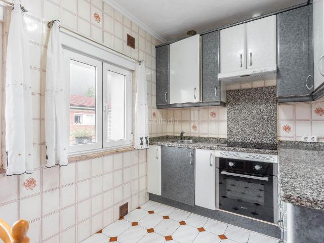 Piso en venta en Oviedo, San Claudio Trubia Las Caldas. PISO PARA ENTRAR A VIVIR DE 3 H CON AMPLIO SALÓN, BALCÓN Y AMUEBLADO, SIN ASCENSOR. EN TRUBIA. Pisos.