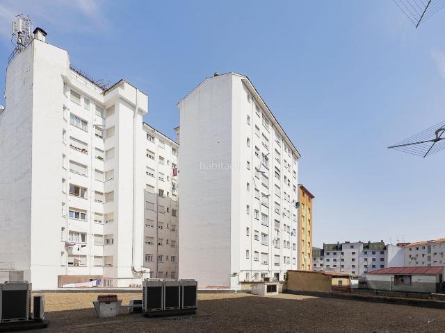 Piso en venta en Oviedo, Salesas Foncalada Campoamor. CENTRO, amplia e impecable vivienda, con ascensor, 3 dormitorios, luminosa. Si buscas una vivienda lista para entrar a vivir en un. Pisos.