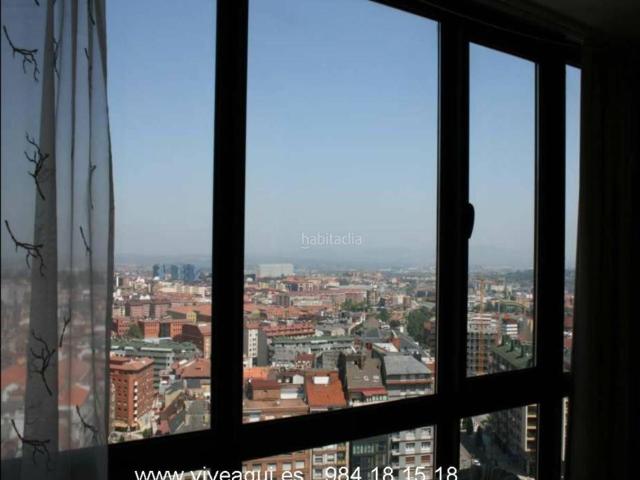 Piso en venta en Oviedo, Salesas Foncalada Campoamor. En el Edificio Jirafa Élite, ubicado en pleno corazón de Oviedo, disponemos de una vivienda de lujo de 203 m2 que consta de 3 dorm. Pisos.