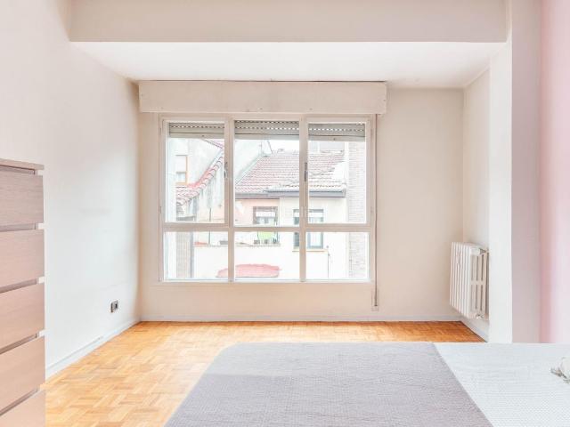 Piso en venta en Oviedo, Salesas Foncalada Campoamor. Pisos.