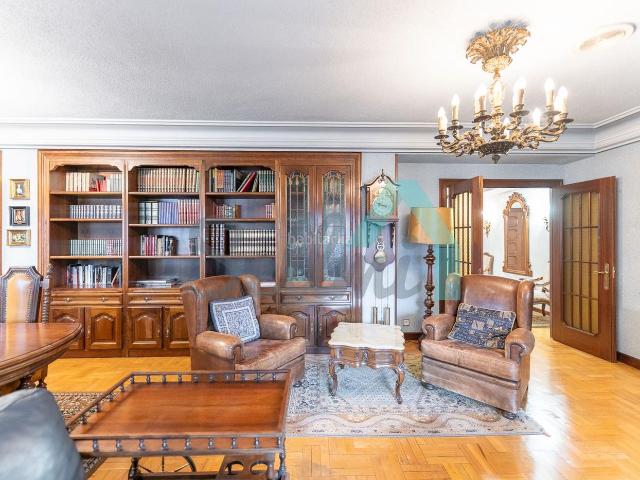 Piso en venta en Oviedo, Salesas Foncalada Campoamor. Pisos.