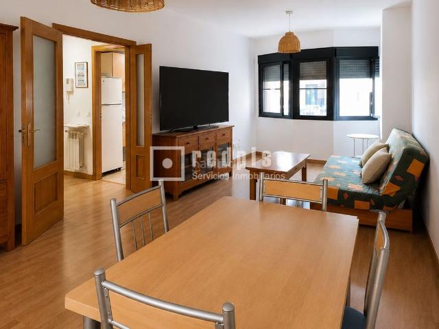 Piso en venta en Ocaña, Urbanización San Isidro. Piso con piscina, garaje y trastero en Ocaña Listo para entrar a vivir!. Pisos.