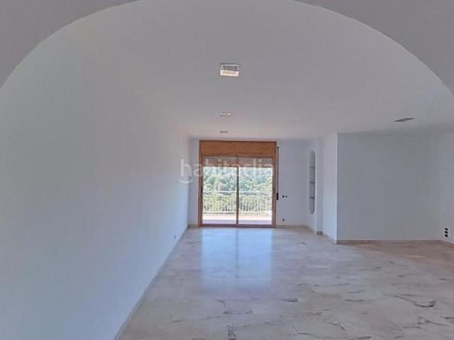 Piso en venta en Olesa de Montserrat. Chalet adosado en venta en urb Rives Blaves. Pisos Olesa de.