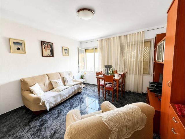 Piso en venta en Olesa de Montserrat. ECONOMICO PISO CON MUCHAS POSIBILIDADES. Pisos Olesa de.
