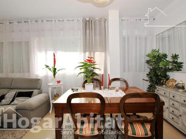 Piso en venta en Oliva, Oliva Pueblo. AMPLIO, EXTERIOR Y ESQUINERO CON GARAJE CERCA DE LA CTRA DE PEGO. Pisos.