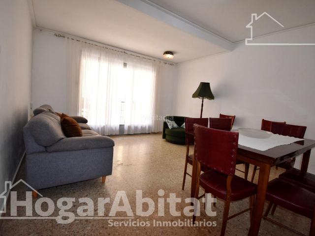 Piso en venta en Oliva, Oliva Pueblo. ECONÓMICO! AMPLIO CON 4 DORMITORIOS Y BALCÓN. Pisos.