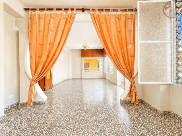 Piso en venta en Oliva, Oliva Pueblo. Espectacular piso de 145 m en el centro de Oliva Muy luminoso 4 dormitorios Patio, terraza y balcón. Pisos.