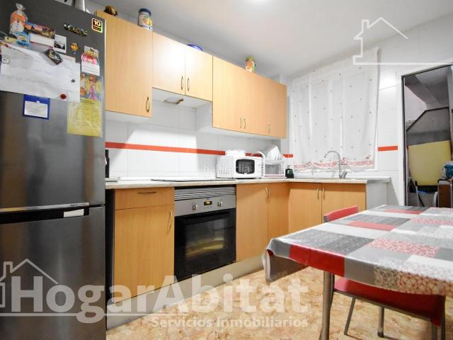 Piso en venta en Oliva, Oliva Pueblo. MUY AMPLIO Y REFORMADO CON TERRAZA Y ASCENSOR. Pisos.