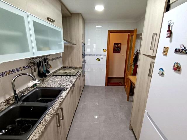 Piso en venta en Oliva, Oliva Pueblo. PISO ESQUINERO CON PARKING EN OLIVA. Pisos.