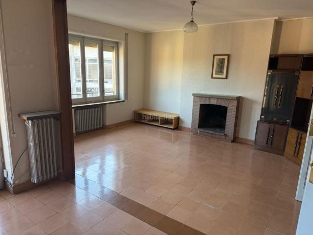 Piso en venta en Olot. Muy céntrico y rodeado de espacios verdes. Pisos.