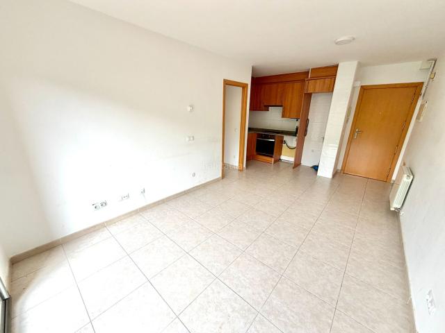 Piso en venta en Olot. PIS I PLAÇA D'APARCAMENT. Pisos.