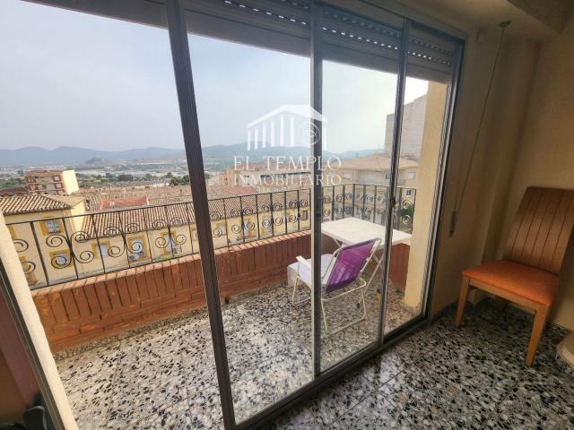 Piso en venta en Onil. Espacioso y luminoso piso junto a la Avenida de la Constitución, a la altura del polideportivo de Onil. Pisos.