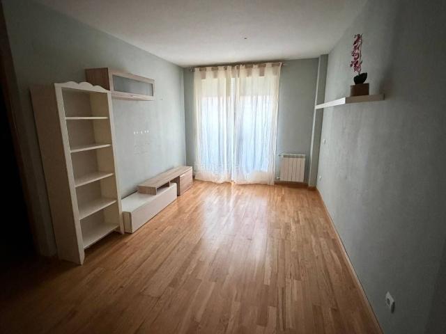 Piso en venta en Ontígola. OPORUNIDAD VENTA DE PISO DE DOS DORMITORIOS CON PISCINA COMUNITARIA. Pisos.