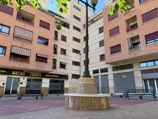 Piso en venta en Orihuela, Orihuela Ciudad. Centro de Orihuela Todo Exterior y con Plaza de Garaje. Pisos.