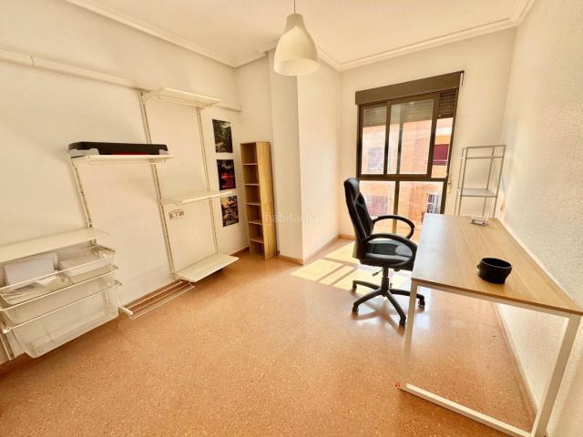 Piso en venta en Orihuela, Orihuela Ciudad. ESTUPENDO PISO SEMINUEVO CON BALCÓN PARA UNA MESA EN OCARASA, SEMIAMUEBLADO CORRE QUE VUELA!. Pisos.