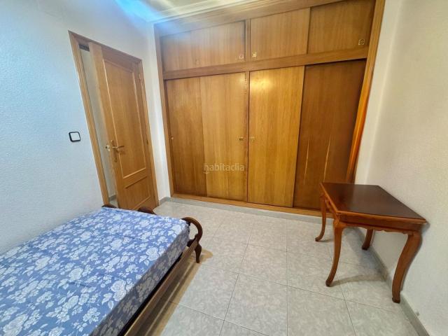 Piso en venta en Orihuela, Orihuela Ciudad. ESTUPENDA VIVIENDA EN OBISPO ROCAMORA, PARA ENTRAR A VIVIR CON BALCÓN AMPLIO, MUY BUENAS VISTAS Y CERCA DE TODOS LOS SERVICIOS. Pisos.