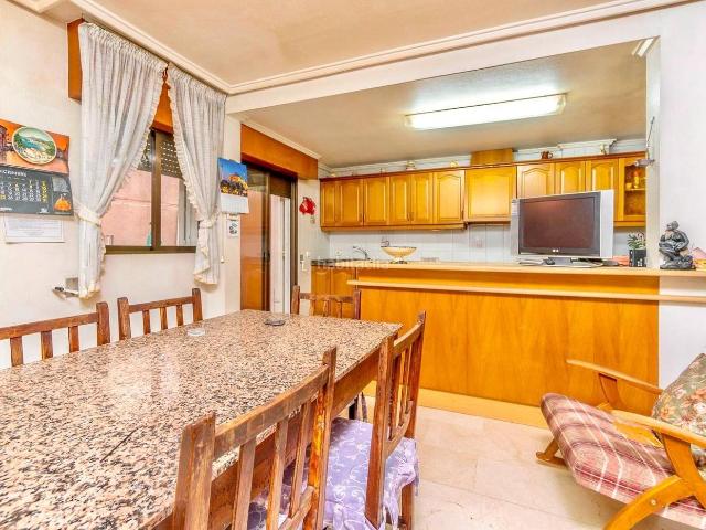 Piso en venta en Orihuela, Orihuela Ciudad. ESTUPENDA VIVIENDA EN LA PLAZA NUEVA DE 4 DORM, 2 BAÑOS. SEMIAMUEBLADA VISITELA SIN COMPROMISO!. Pisos.